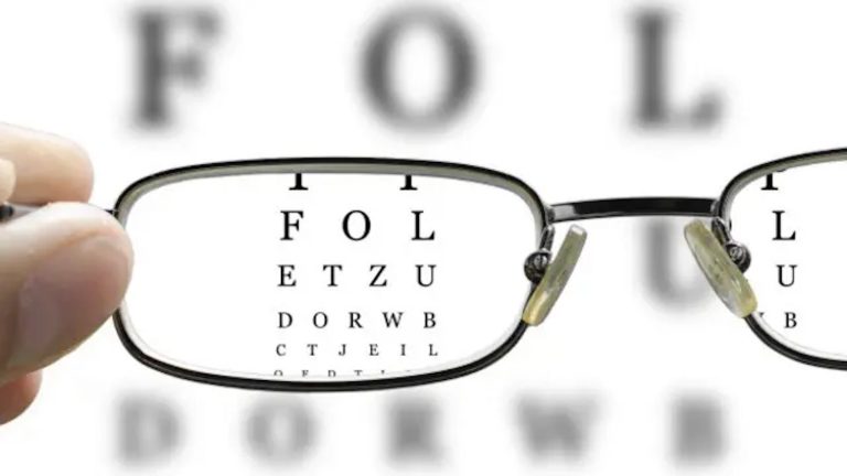 Uzun süre ekrana bakmak miyop hastalığını artırıyor