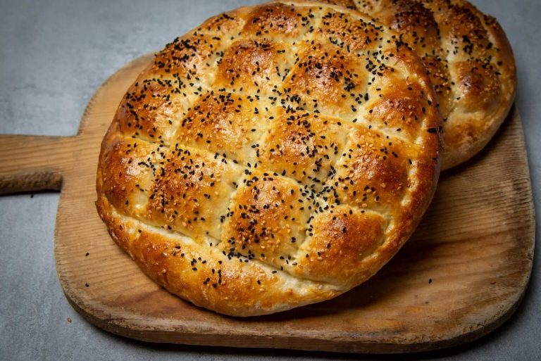 İzmir’de 300 gram Ramazan pidesi 30 TL’den satılacak