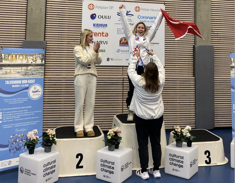 Türk sporculardan buz yüzmede tarihi başarı