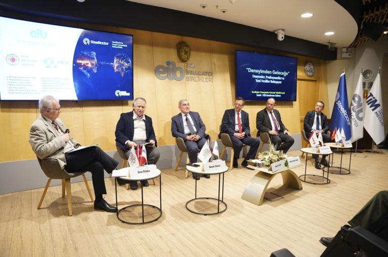 ‘Deneyimden Geleceğe’ etkinliği gençlerle duayenleri bir araya getirdi