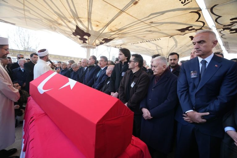 Türk tarihçiliğinin dev çınarı İlber Ortaylı son yolculuğuna uğurlandı