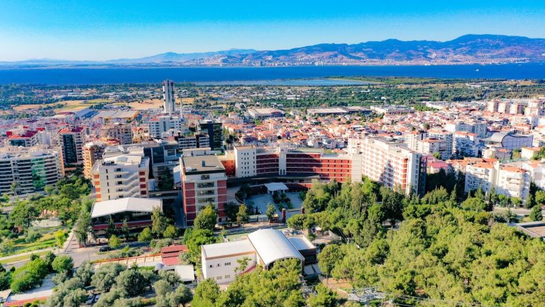 İEÜ İşletme Fakültesi’nin eğitim kalitesine ‘küresel’ tescil