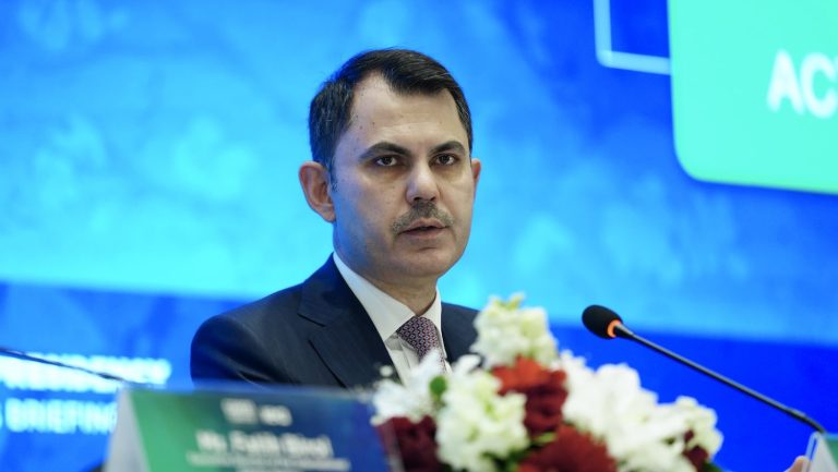 Bakan Kurum: Tek kullanımlık plastik ürünlerle ilgili bir kısıtlama yapmayı öngörüyoruz