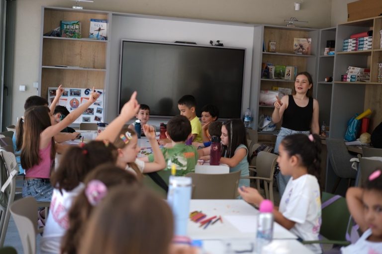 Bayraklı’da ücretsiz kurslarla sanatla buluşuyorlar