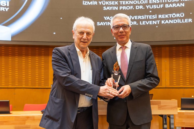Yaşar Üniversitesi’ne EBSO’dan anlamlı ödül