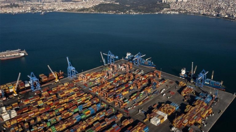 Sanayiciler Alsancak Limanı’nda kapasite artırımı istiyor