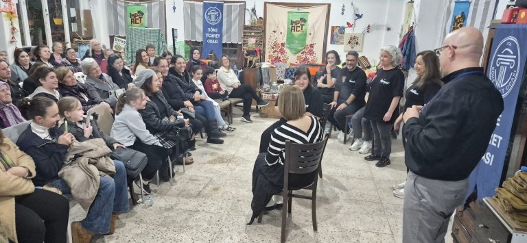 Söke’de üretici kadınlar 8 Mart’ı tiyatro ile kutladı