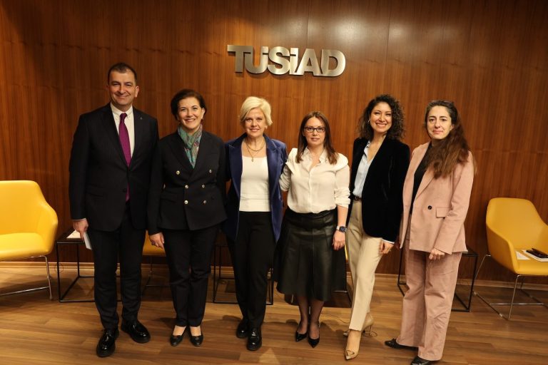 TÜSİAD kadınların yönetimde eşit temsilini önemsiyor