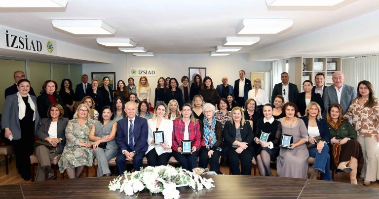 İZSİAD’da kadınların başarı hikayeleri ve toplumsal temsil konuşuldu