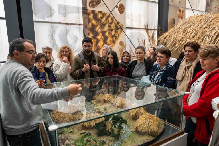 Bornova’da “Dijital Torun” köprüsü