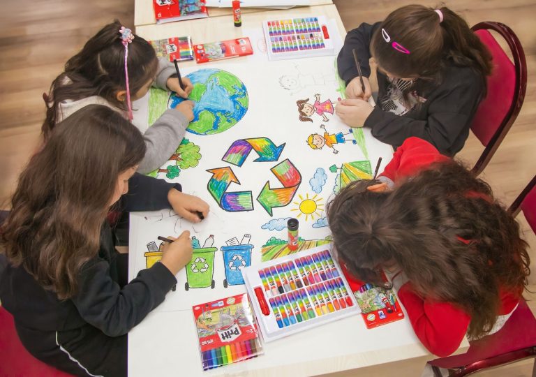 Türk Henkel’in ‘İz Bırak’ projesi, bu yıl İzmirli çocuklarla buluşuyor