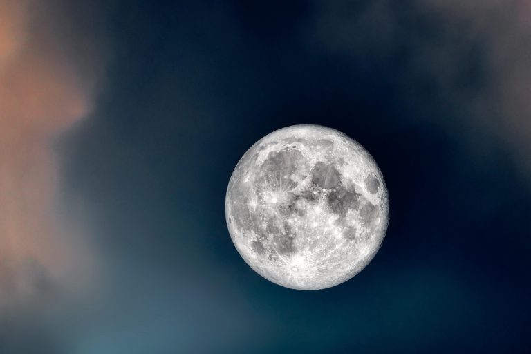 Artemis II mürettebatından yeni rekor