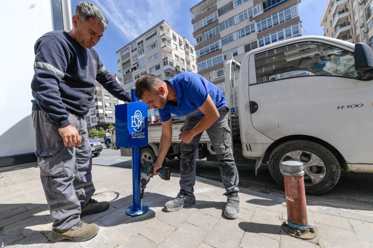 ​ESHOT’tan duraklarda temizlik hareketi