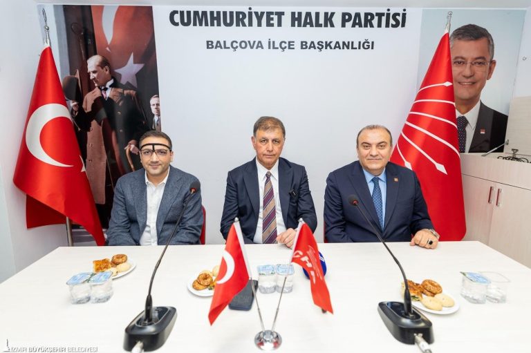 ​Başkan Tugay teşekkür turuna Balçova’da devam etti
