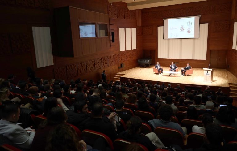 Genç Kalite Zirvesi “Kendi Eserinin Sanatçısı Ol” dedi