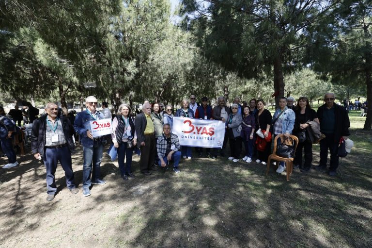 ‘3. Yaş Üniversitesi’ öğrencilerinin Meslek Fabrikası hüznü