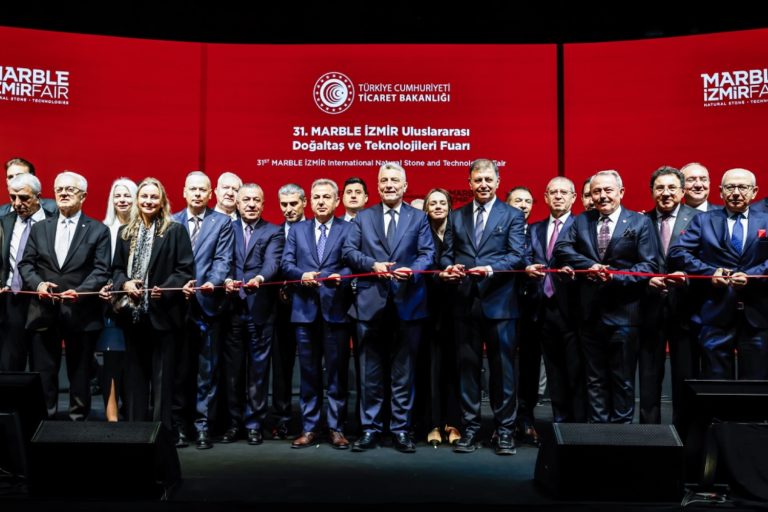 Doğal taşın kalbi İzmir’de atıyor