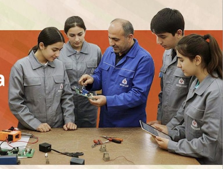 Meslek lisesi öğrencileri meslek uzmanlarıyla buluşuyor
