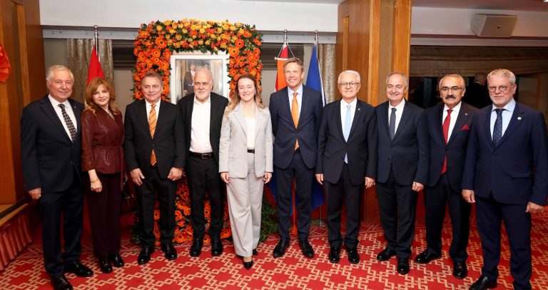 Hollanda ile ticari ve kültürel köprüler güçleniyor