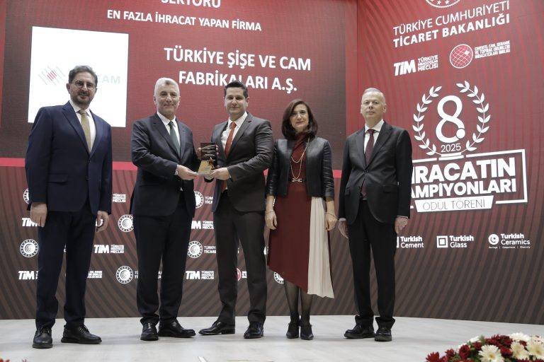 Şişecam ihracat şampiyonluğunu 3 ödülle tescilledi