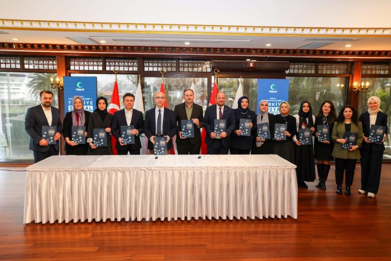 Sosyal medya diğer bağımlılıklara zemin hazırlıyor