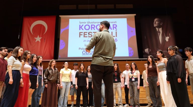 ​Binlerce koro sanatçısı büyük finalle ödüllerini aldı