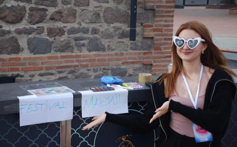 ​Gençlerden küresel dayanışma hareketi