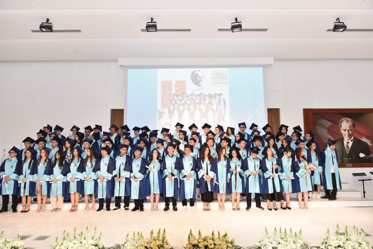 Özel İAOSB Nedim Uysal MTAL mezuniyetinde üniversite bursu müjdesi
