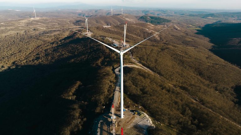 Metgün Enerji’nin Elmacık RES projesinde 3 türbin devreye alındı
