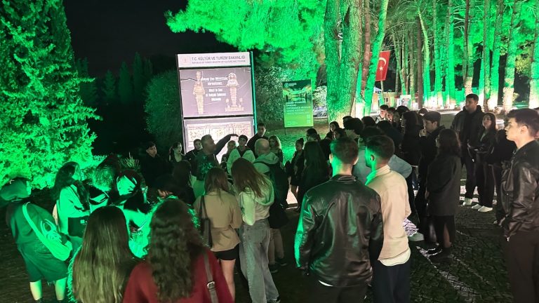 Efes’te gece müzeciliği gençlerle buluşuyor 