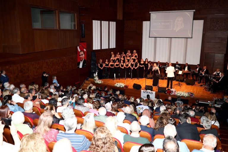 İZSİAD Türk Sanat Müziği Kadın Korosu’ndan vefa konseri