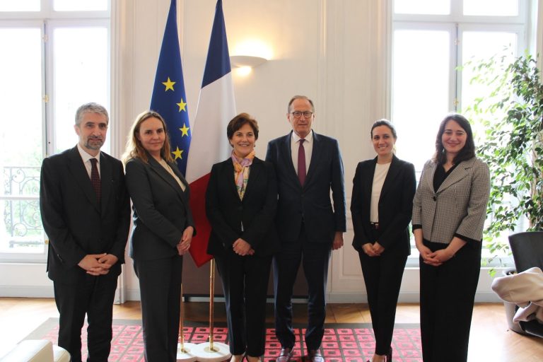​TÜSİAD heyeti, sanayide iş birliği için Paris’e gitti