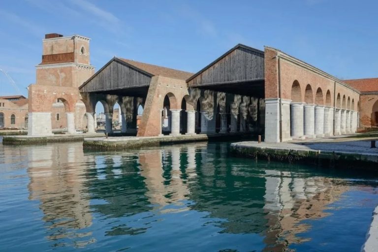​61. Venedik Bienali’nde siyaset sanatı gölgeledi