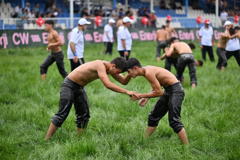 Yuntdağı Er Meydanı pehlivanları ağırlıyor