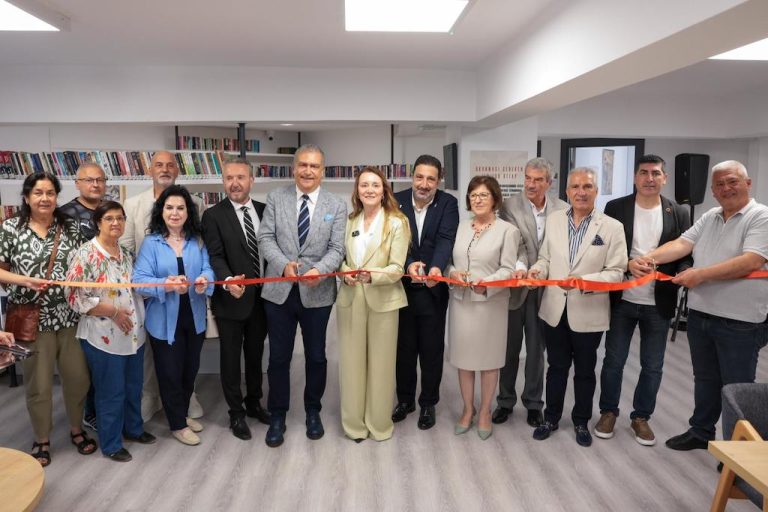 Konak’ta iki Cumhuriyet Kütüphanesi daha hizmete açıldı
