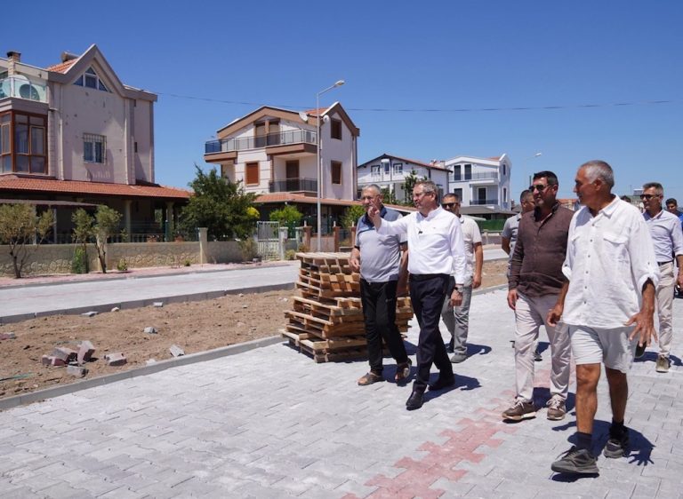 Ayvalık’ta yol seferberliği sürüyor