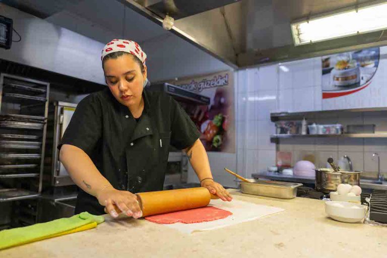 Mutfak Atölyeleri renkli tariflerle sürüyor