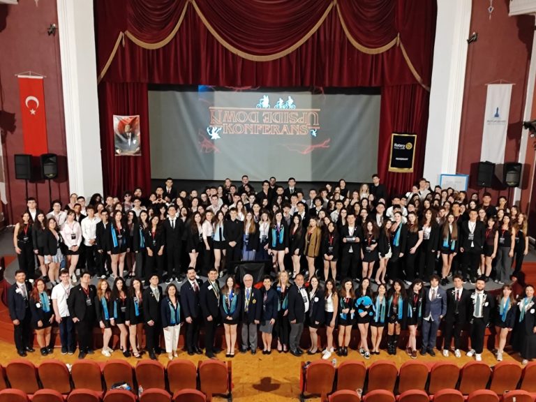 Geleceğin liderleri Elhamra’da buluştu