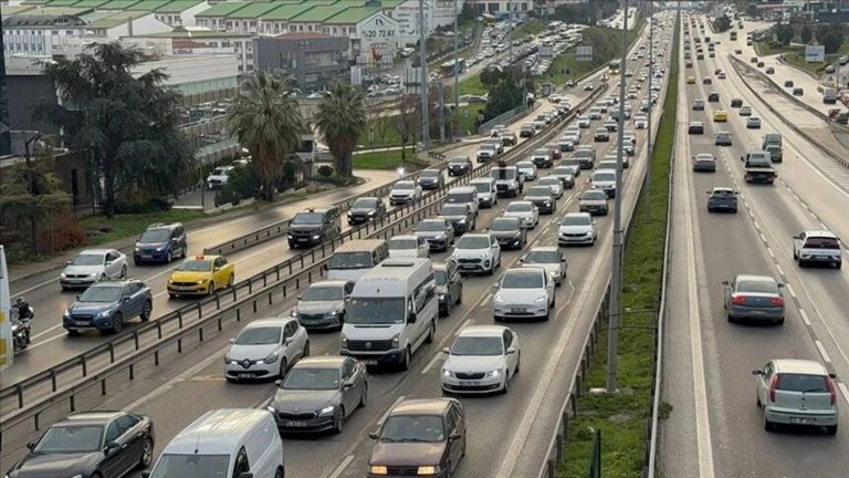 İzmir trafiğindeki araç sayısı 2,1 milyona çıktı