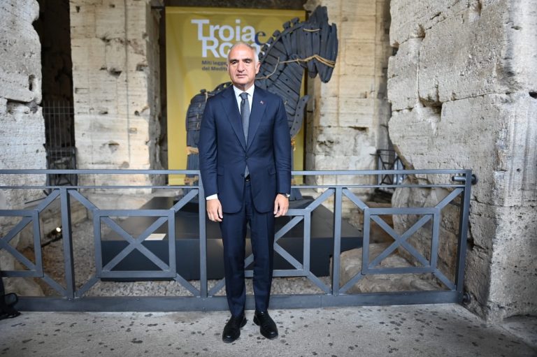 Roma’nın kalbi Kolezyum’da Troya’nın hikâyesi dünyayla buluştu