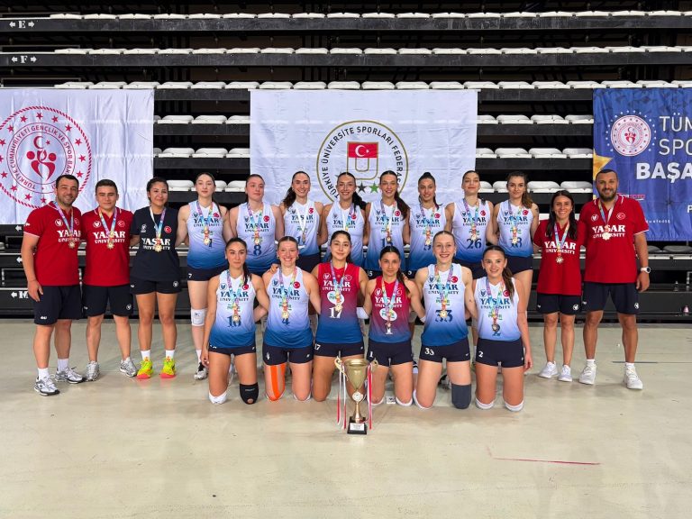 Yaşar Üniversitesi’nden voleybolda Türkiye zaferi