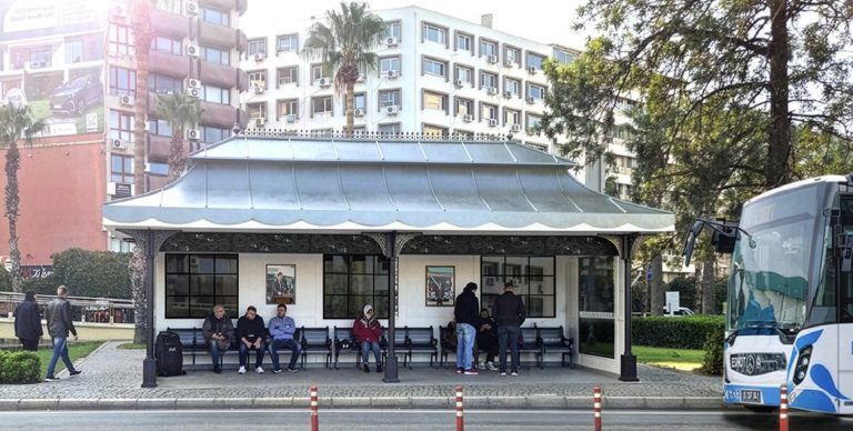 İzmir’in kimliğini yansıtan simgesel durak