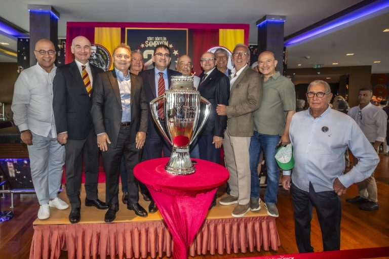 Galatasaraylılar kupa heyecanını İzmir’de de yaşadı