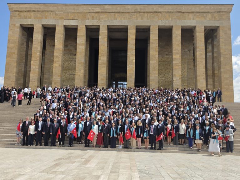 Türk Rotaryenleri yeni döneme Ata’nın huzurunda başladı 