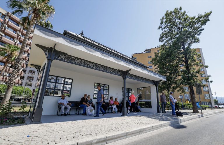İzmir’in kimliğini yansıtan Konak Durağı hizmete açıldı