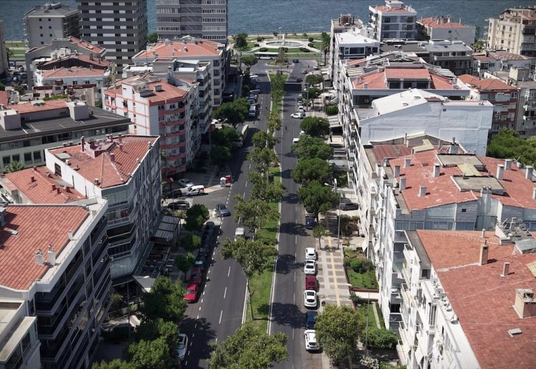 Girne Bulvarı yenilenerek ulaşımı kolaylaştırdı