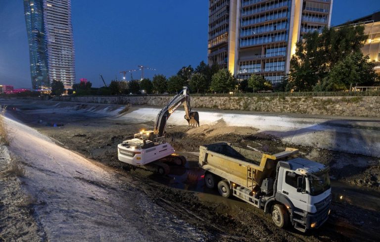 İZSU’dan Manda Çayı’nda 7/24 temizlik seferberliği