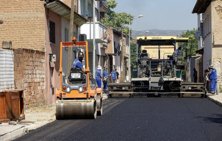 Büyükşehir’den Küçük Menderes’te asfalt hamlesi