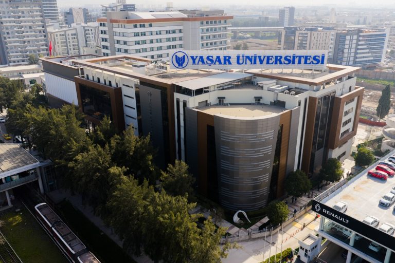 Üniversite adaylarına avatarla tanıtım