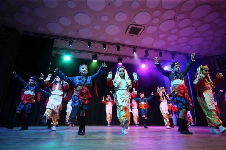 Karşıyakalı gençler halk dansları kursuna davetli